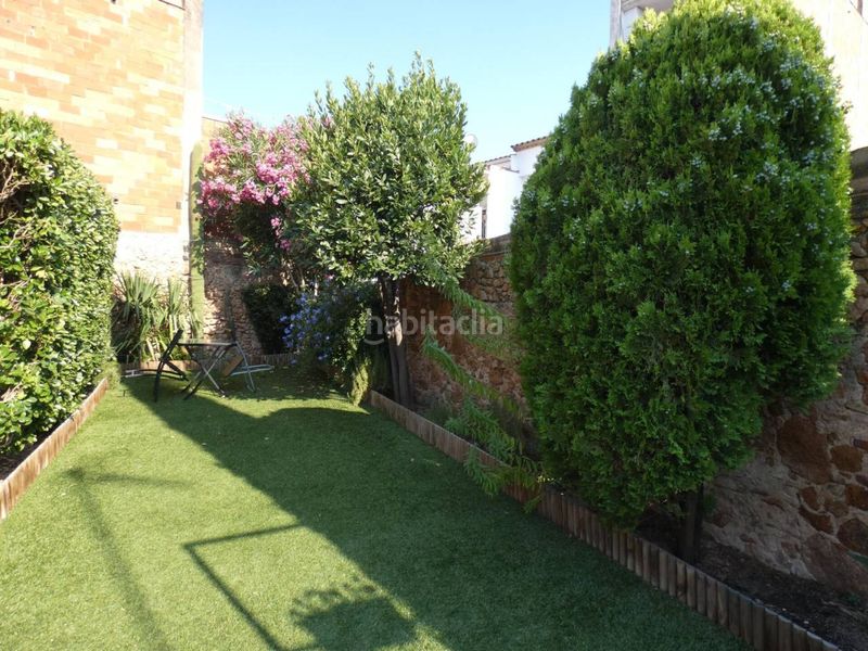 Foto ae7c8ab8-2cf6-4a49-bea3-7a474f791ef6. Casa amb calefacció a Eixample Sant Feliu de Guíxols