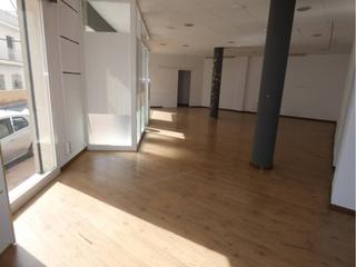 Local Comercial  Joan camisó. Sant feliu de guíxols. local de 170m2 con entrada a dos calles.