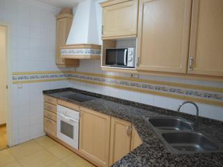 Location Appartement  Carrer príncep de viana. Alquiler habitacion-estudiante (femenina)-cerca estación "ave"-p