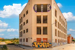 Edifici a Carrer de migdia 1. Edificio en bell-lloc d'urgell