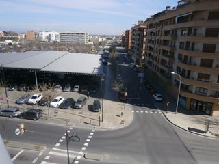 Lloguer Pis  Carrer baró de maials. Piso nuevo de alquiler.  3hab. amueblado. mucha luz y vistas al