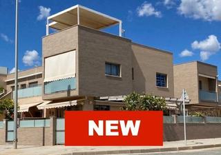 Maison jumele en Torre de la Horadada. Casa de 2 habitaciones y 3 baos con orientacin sur en parcela