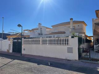 Maison en Pilar de la Horadada Ciudad. Chalet independiente con piscina comunitaria   pilar de la horad