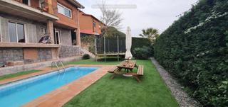 Casa  Montsant. Amplia casa con jardn y piscina