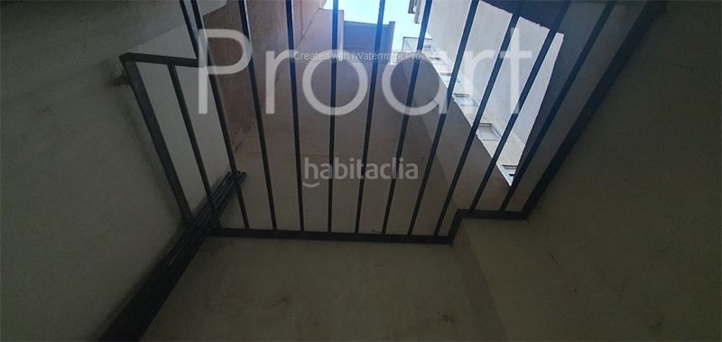 Foto 52619689-1333-41e5-9569-fad33b6c6bf8. Local comercial a El Camp de l´Arpa del Clot Barcelona