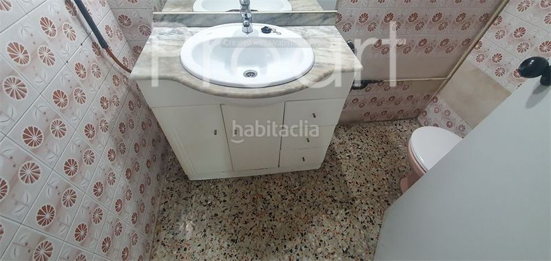 Foto b5479ece-cfc2-4379-b61f-7fa2deca7c72. Local comercial a El Camp de l´Arpa del Clot Barcelona