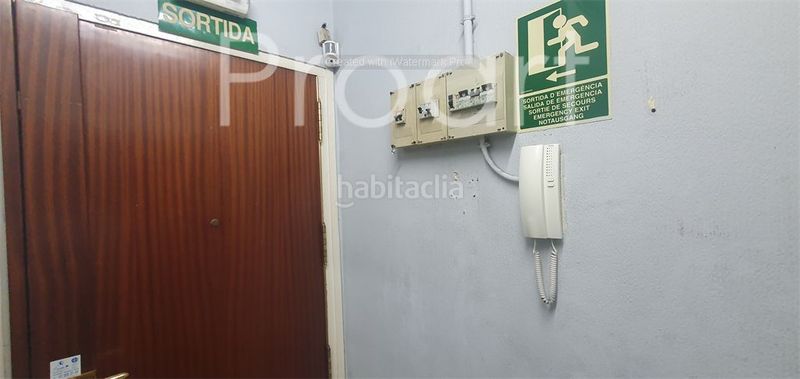 Foto d186558c-5513-4f5e-8f3b-3a4abf4f666b. Local comercial a El Camp de l´Arpa del Clot Barcelona
