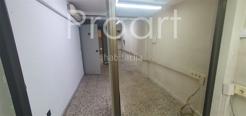 Foto e92dd370-a54a-4f41-8253-051ac5f55db7. Local comercial a El Camp de l´Arpa del Clot Barcelona