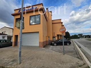 Edifici  Comarcal c35. Hostal en venta en  1 línia c35 con barrestaurante y 10 habitaci