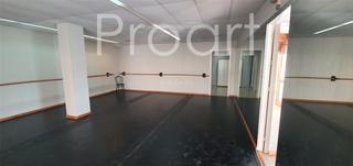 Local Comercial a Sant Celoni. Local esquinero con mucha luz