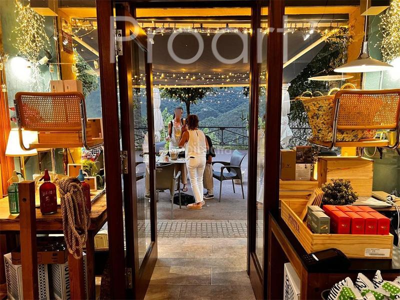 Foto 19b5a73b-96f8-4f36-8feb-32a7b9b38536. Local commercial dans Montseny