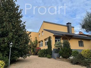 Casa in Sant Antoni de Vilamajor. Casa  chalet independiente en venta les pungoles en la urbanitza