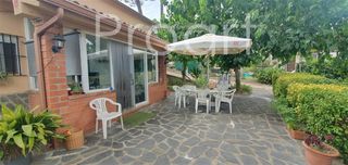 Casa in Vallgorguina. Casa en venta con jardín y espacio polivalente en la baronía del