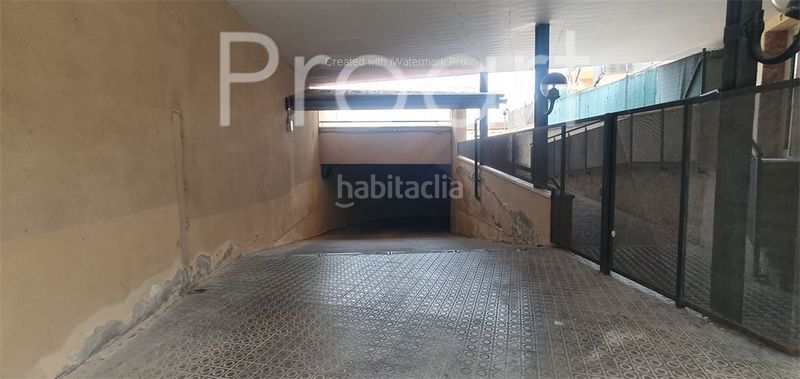 Foto fd0ff878-b1b3-448a-b18f-70bed320491e. Aparcament cotxe a Sant Celoni