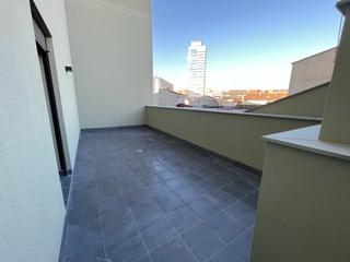 Affitto Appartamento  Carrer pi i margall. Pis amb terrassa obra nova amb pk. creu alta.