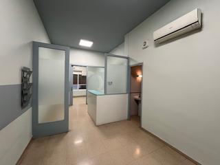 Location Bureau  Carrer de sant antoni. Local en 1ª planta amb ascensor c. st. antoni (centre)