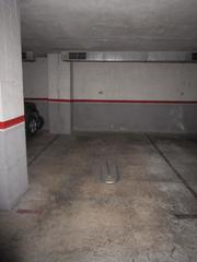 Aparcament cotxe a Carrer d'ustrell 28. Plaça aparcament per cotxe gran