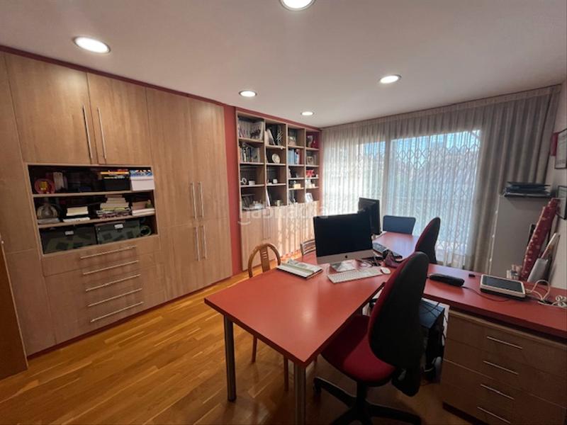 Foto b2a67f8b-8fe7-4fc6-ab5f-3ddd274f4e46. Casa preciosa casa con ascensor en zona centro en Sabadell