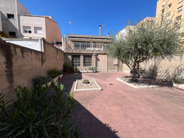 Foto e5652bde-a0fd-4a1e-a8b7-48894d499a5e. Casa amb calefacció a Centre Sabadell