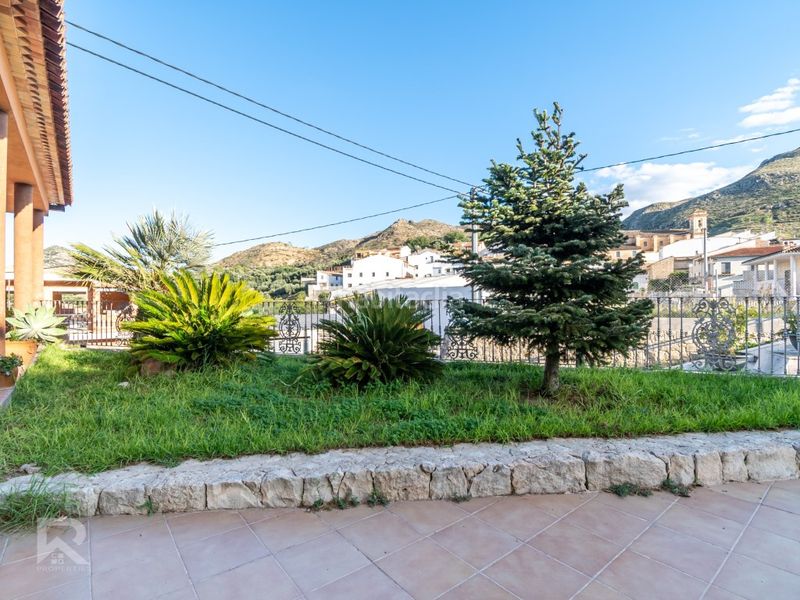 Foto 0f3910f3-5616-4ad6-9c2c-adab27d4f2ec. Xalet amb aparcament a Terrateig