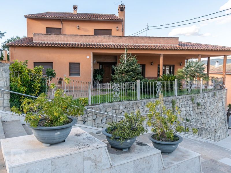 Foto 1538a9c5-a053-4b94-878f-55a138c179bf. Xalet amb aparcament a Terrateig