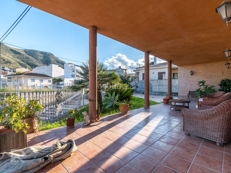 Foto 724f1341-ee2f-4566-89e6-8f3159b6da5e. Xalet amb aparcament a Terrateig