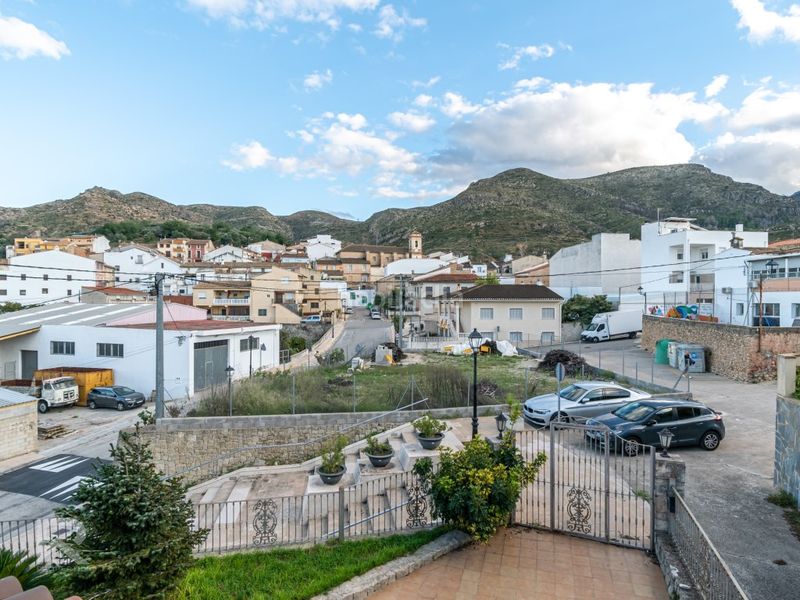 Foto bb1be3bd-4423-406b-91ec-68c18a2bf3d0. Xalet amb aparcament a Terrateig