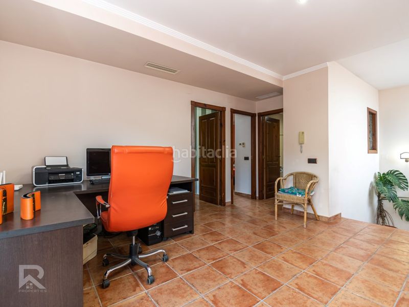 Foto c29447f2-bf35-43e2-86c0-df40fa1b1069. Xalet amb aparcament a Terrateig