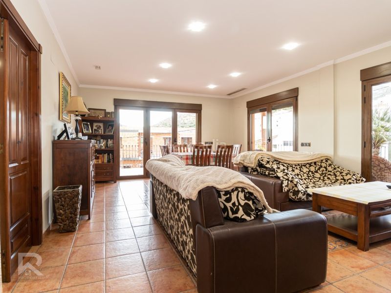 Foto d278864c-9102-439c-a57d-2ec09f279302. Xalet amb aparcament a Terrateig