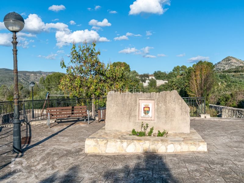 Foto ea03e97c-dbaf-47d1-92da-3bc63390ee09. Xalet amb aparcament a Terrateig