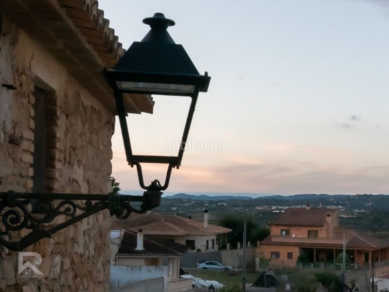 Foto f4df9172-9dea-40f4-84be-866ad5a53329. Xalet amb aparcament a Terrateig