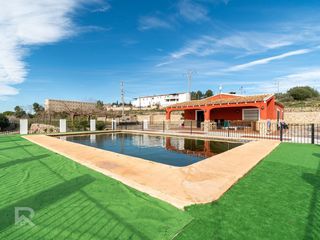 Chalet  Poligono numero 18. Encantadora vivienda con parcela y vistas panorámicas