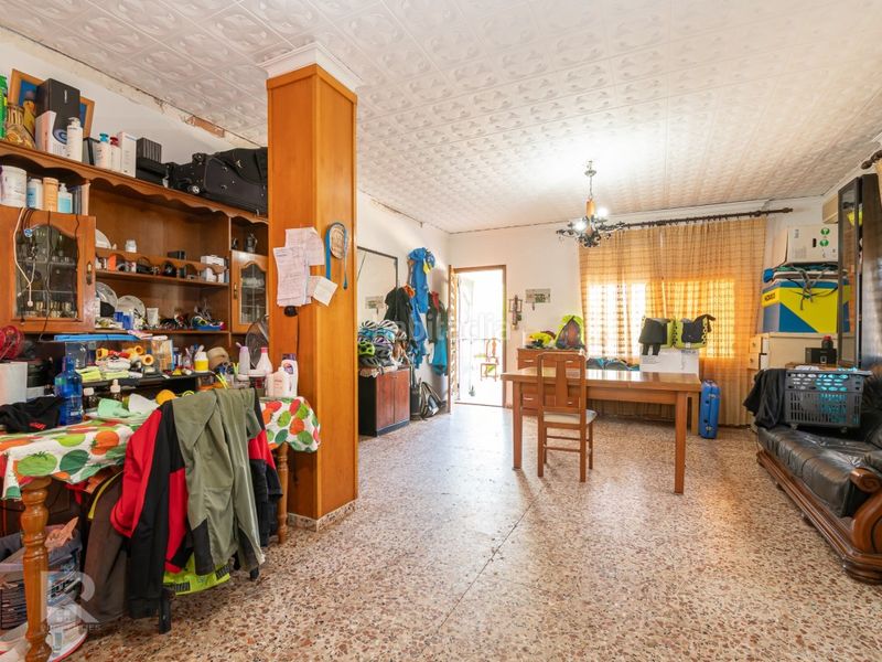 Foto d0f2dc99-a477-48f1-86b8-1c942607d0f6. Xalet amb aparcament a Urbanizaciones Gandia
