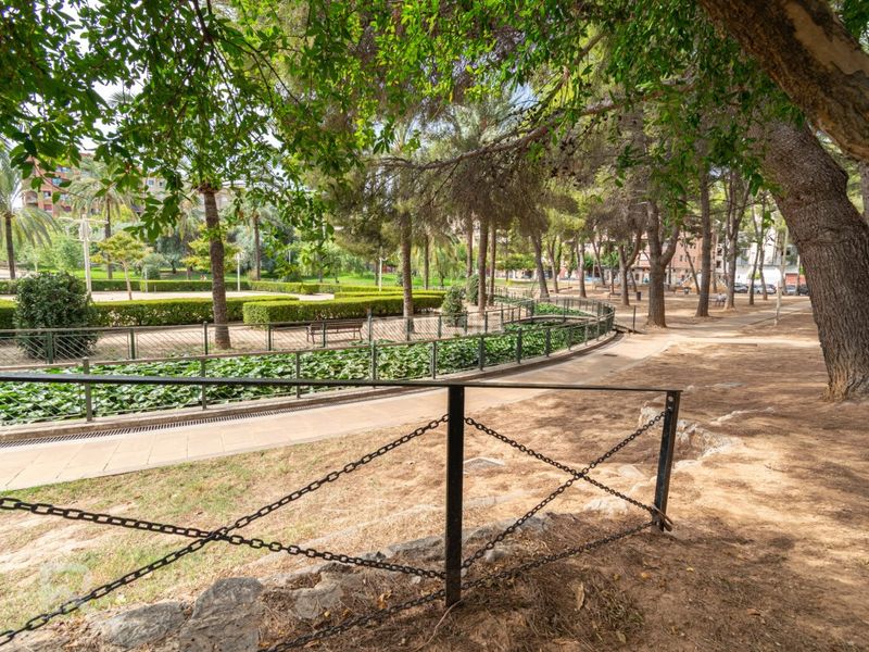 Foto e4845f1e-eba7-411c-81c8-a0448f9c3bdc. Planta baja local comercial con vivienda y almacén en Gandia