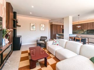 Chalet  Calle bruc. Vivienda única, completamente amueblada y a estrenar.