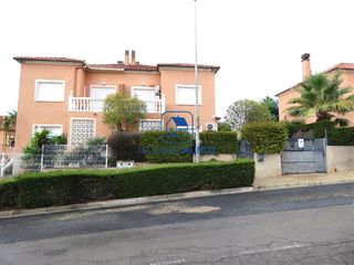 Casa in Algezares. Impresionante chalet en altorreal