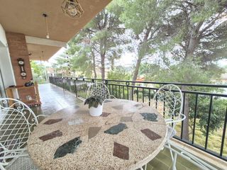 Xalet a Segur de Calafell Nucli Urb�. Magn�fico chalet con dos parcelas esquineras!! posibilidad de co