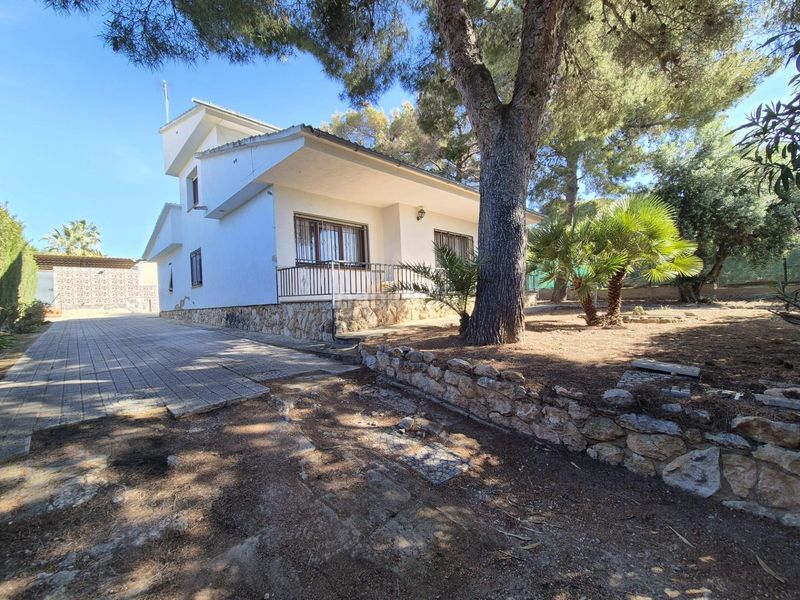 Foto 9000673a-a876-4ea5-8e3d-65160eed6cee. Casa amb aparcament a Els Masos - Els Garrofers Coma-ruga