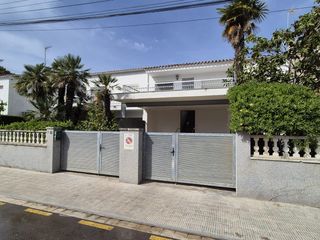 Appartement à Coma-ruga Platja. Magnífico piso de 2 habitaciones dobles y gran terraza de 40m2