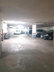 Parking voiture dans Carrer de villarroel 81. Parquing en l'esquerra de l'eixample