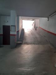 Parking voiture dans Carrer de rossend ars 61. Plaza de garaje en sant-montjic.