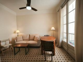 Location Appartement  Carrer d'aragó. Bonito , totalmente amueblado y equipado.