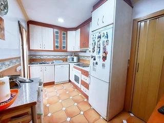 Maison à Valdepeñas. Casa de 2 plantas con cochera, junto al convento