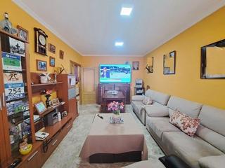 Appartement à Valdepeñas. Vivivienda en planta baja, 3 dormitorios y amplio garaje