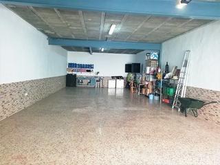 Local commercial à Valdepeñas. Nave  local comercial junto al hospital
