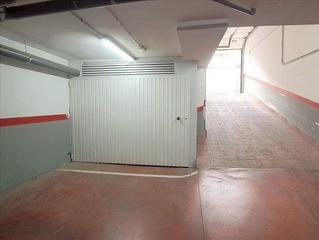 Aparcament cotxe a Valdepeñas. Cochera cerrada, junto al paseo de la estación