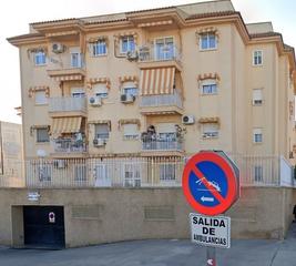 Aparcament cotxe a Valdepeñas. Cochera cerrada zona hospital