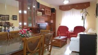 Casa a Valdepeñas. Vivienda unifamiliar adosada en venta