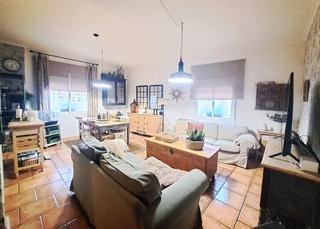 Appartement à Valdepeñas. Vivienda en planta baja, acceso independiente, y con nave