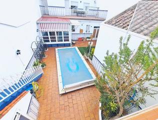 Casa a Valdepeñas. Magnifica casa con piscina zona castellanos